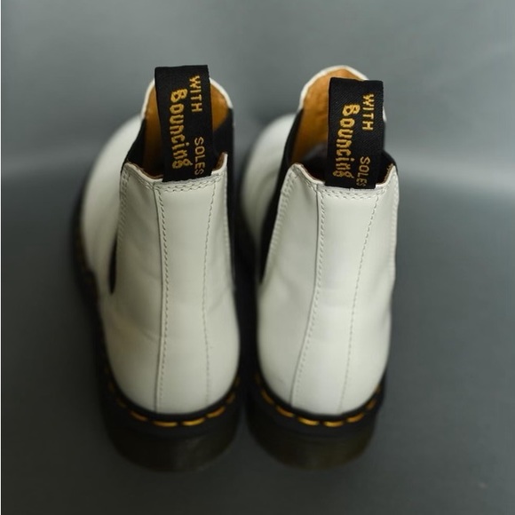 2976 Chelsea Boots-Great Condition - Picture 2 of 3